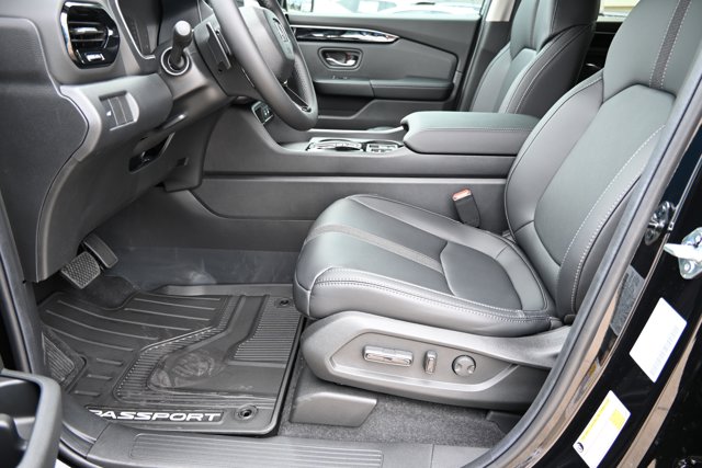 Vehicle image 13 of 34