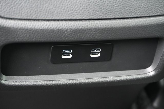 Vehicle image 22 of 34