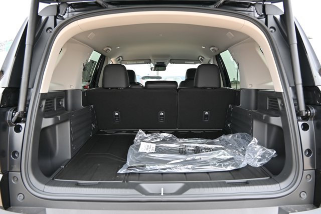 Vehicle image 10 of 34