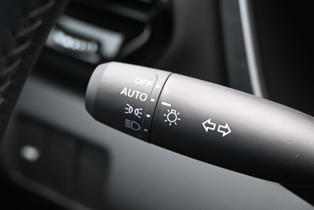 Vehicle image 25 of 34
