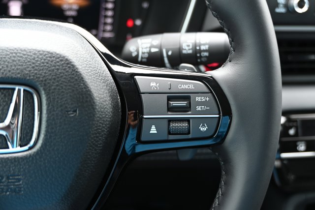 Vehicle image 31 of 34