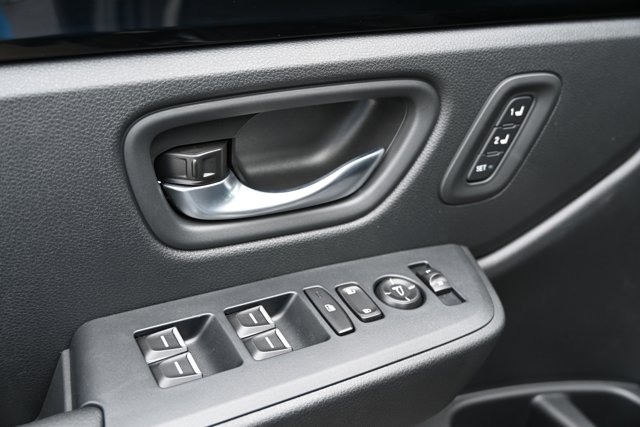 Vehicle image 33 of 34