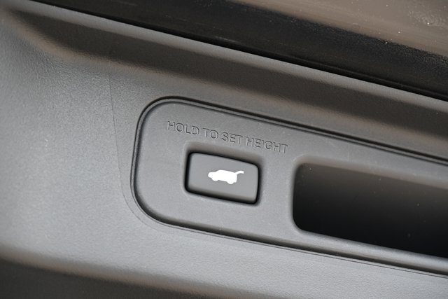 Vehicle image 21 of 34