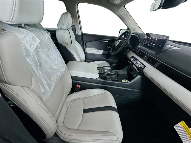Vehicle image 13 of 19