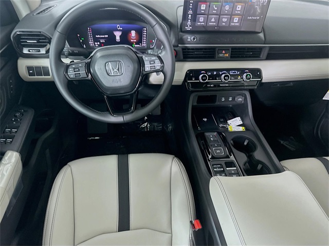 Vehicle image 15 of 19