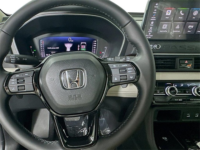 Vehicle image 16 of 19