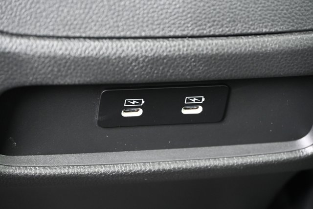 Vehicle image 23 of 34