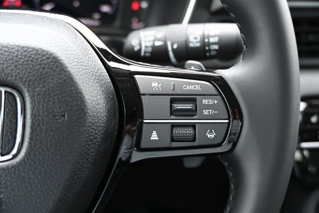 Vehicle image 31 of 34
