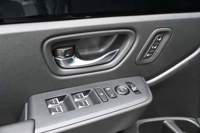 Vehicle image 29 of 34