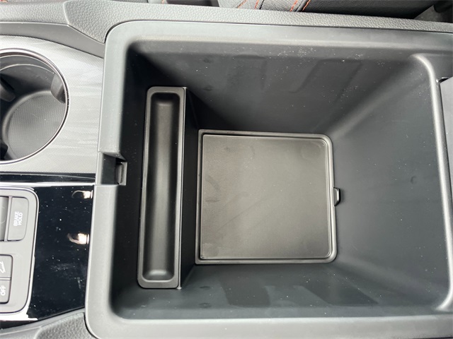 Vehicle image 21 of 29