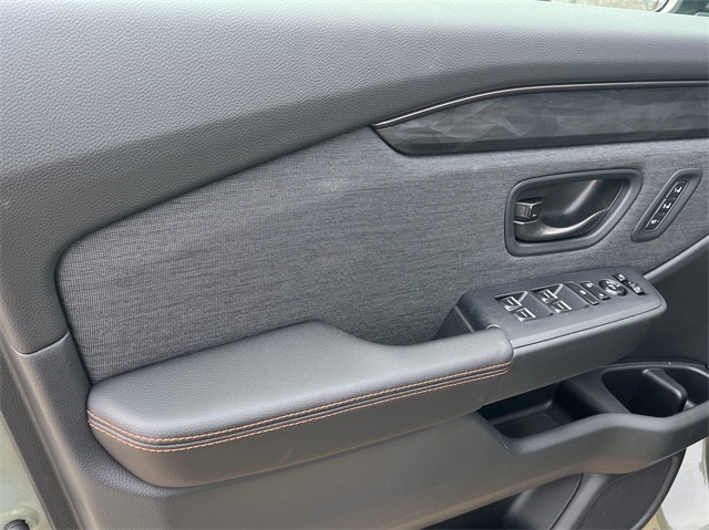 Vehicle image 20 of 29