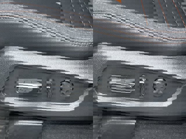 Vehicle image 28 of 29
