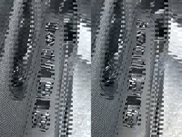 Vehicle image 21 of 29