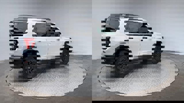 Vehicle image 8 of 29