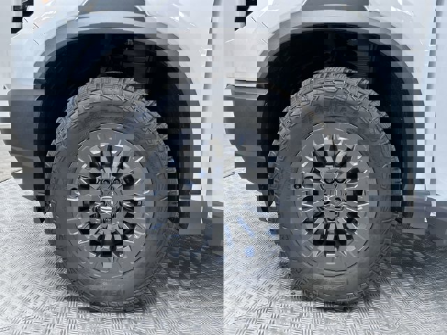 Vehicle image 13 of 29