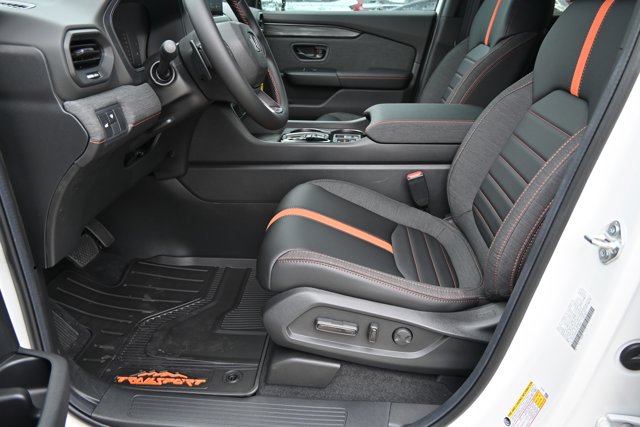 Vehicle image 32 of 38