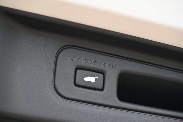 Vehicle image 24 of 38