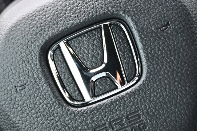 Vehicle image 36 of 38