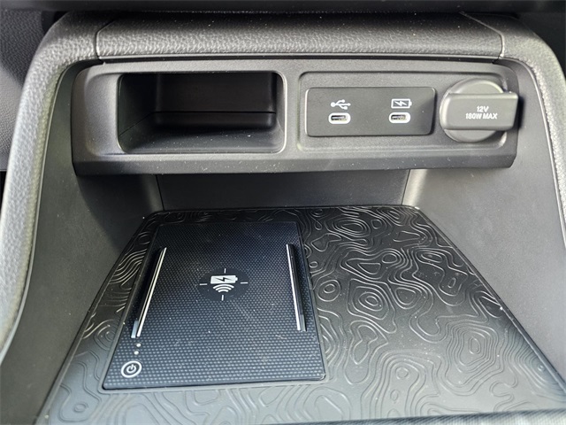 Vehicle image 8 of 25