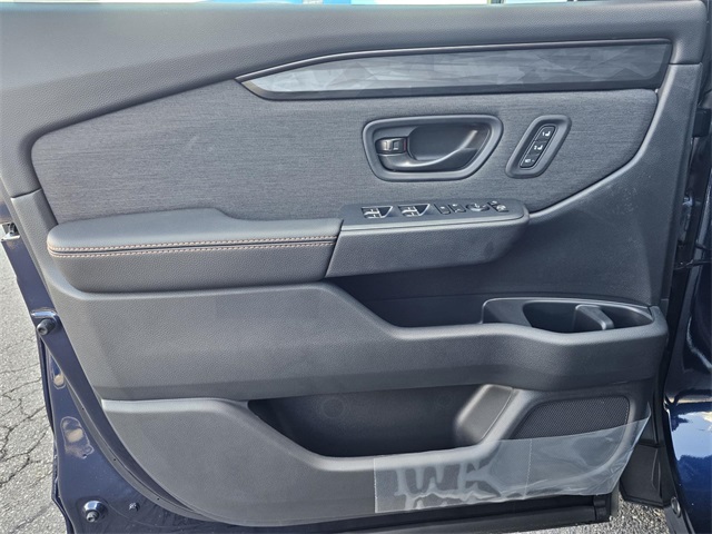 Vehicle image 18 of 25
