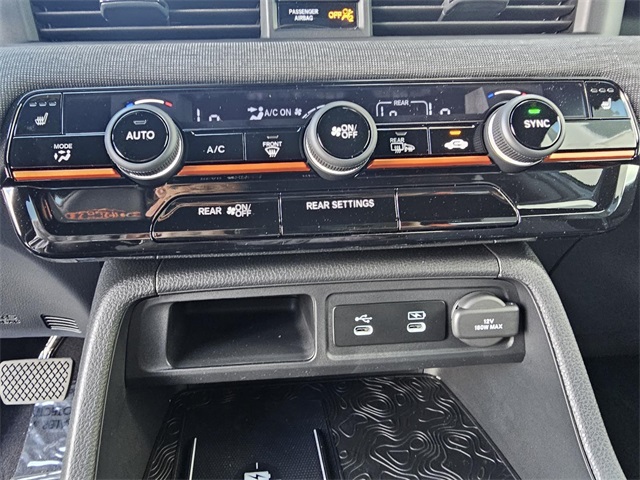 Vehicle image 24 of 25
