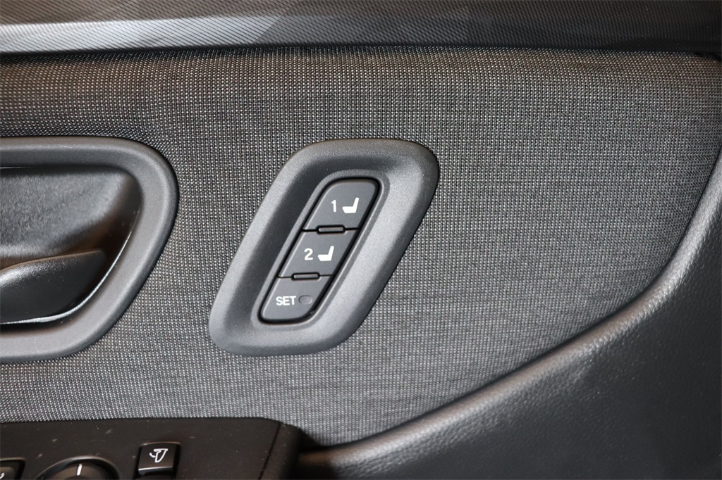 Vehicle image 11 of 26