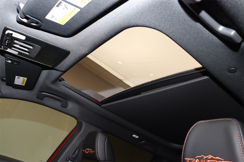 Vehicle image 14 of 26