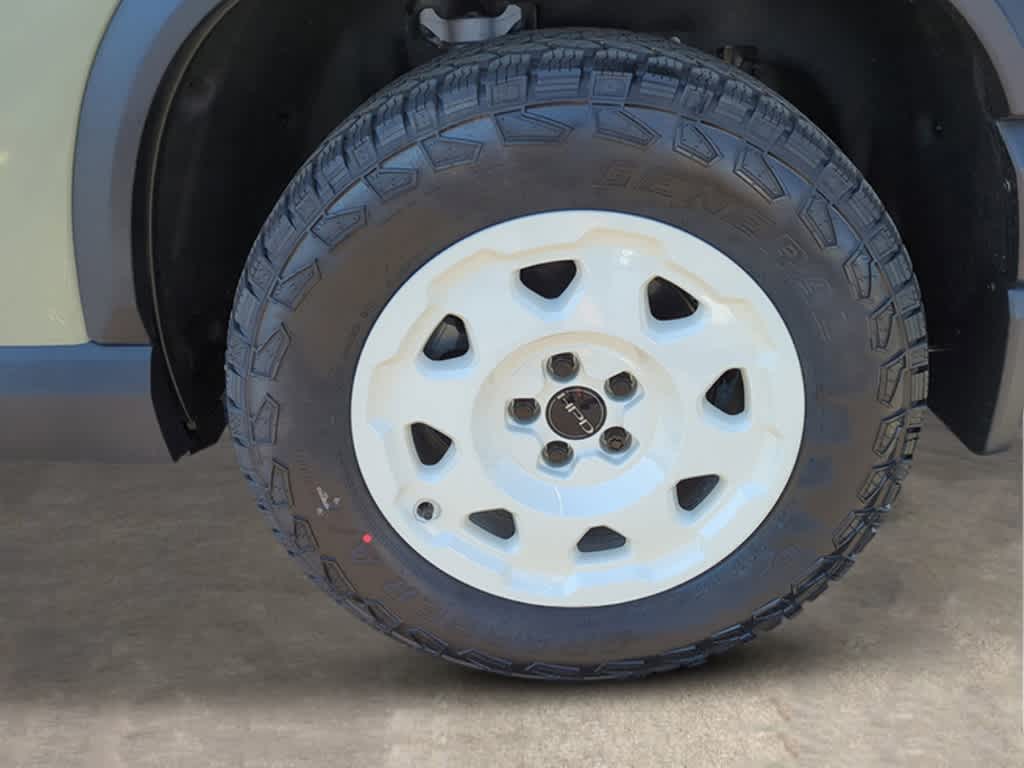 Vehicle image 10 of 29