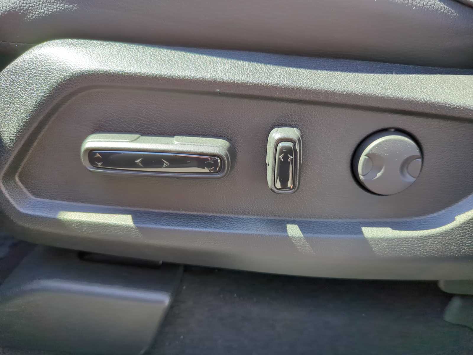 Vehicle image 13 of 29
