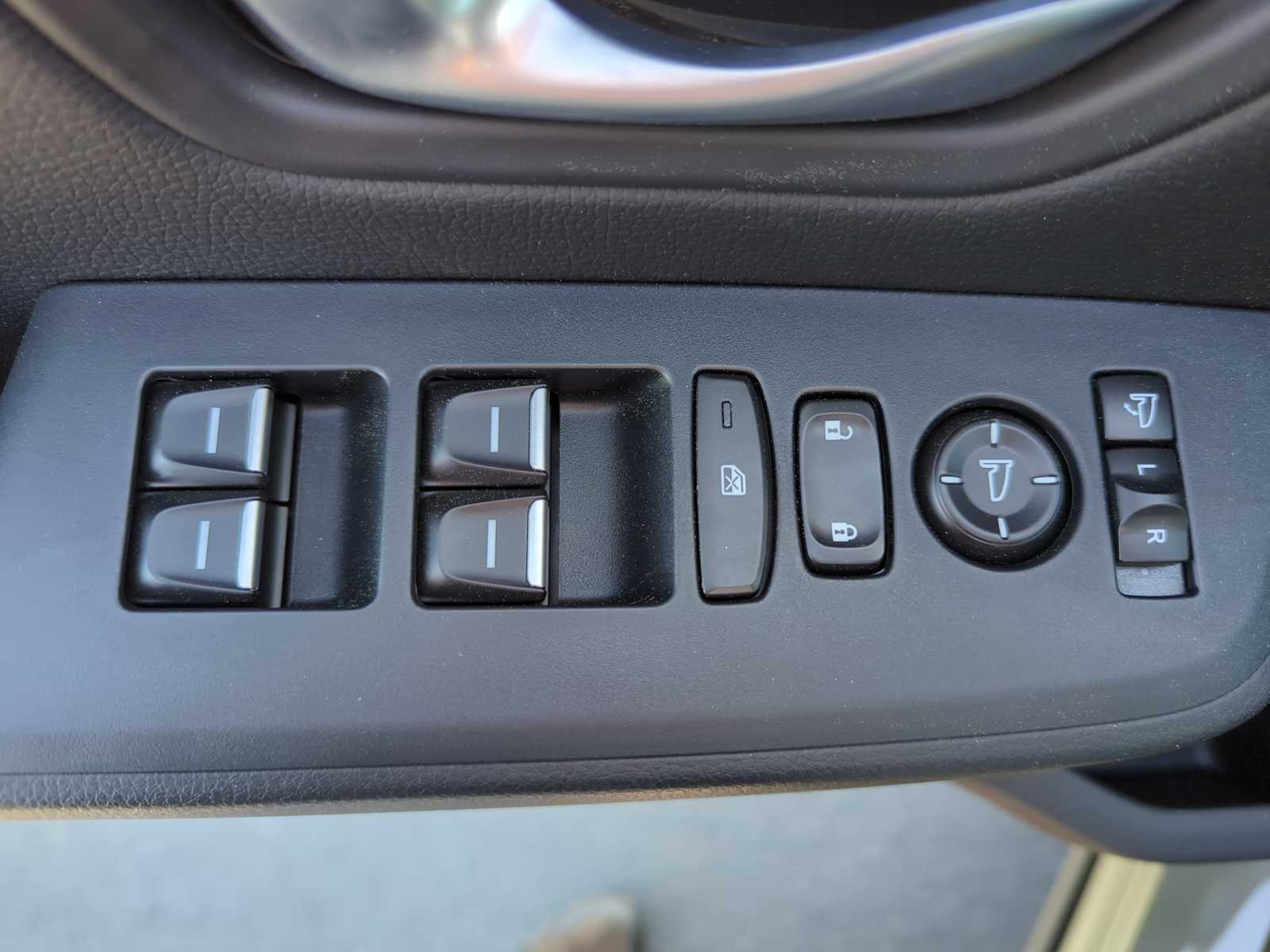 Vehicle image 14 of 29