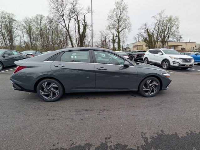 2026 Hyundai Elantra Limited Image 3 of 28