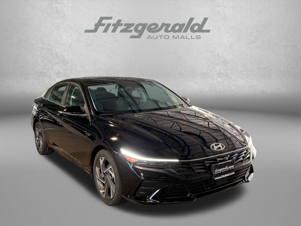 2026 Hyundai Elantra Limited Image 3 of 37