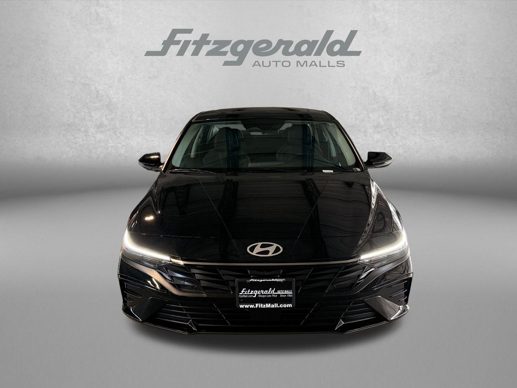 2026 Hyundai Elantra Limited Image 2 of 37