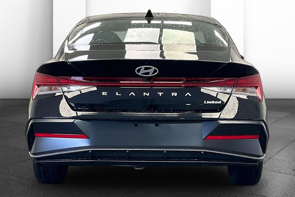 2026 Hyundai Elantra Limited Image 3 of 13