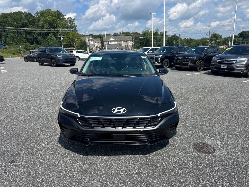 2026 Hyundai Elantra Limited Image 2 of 20