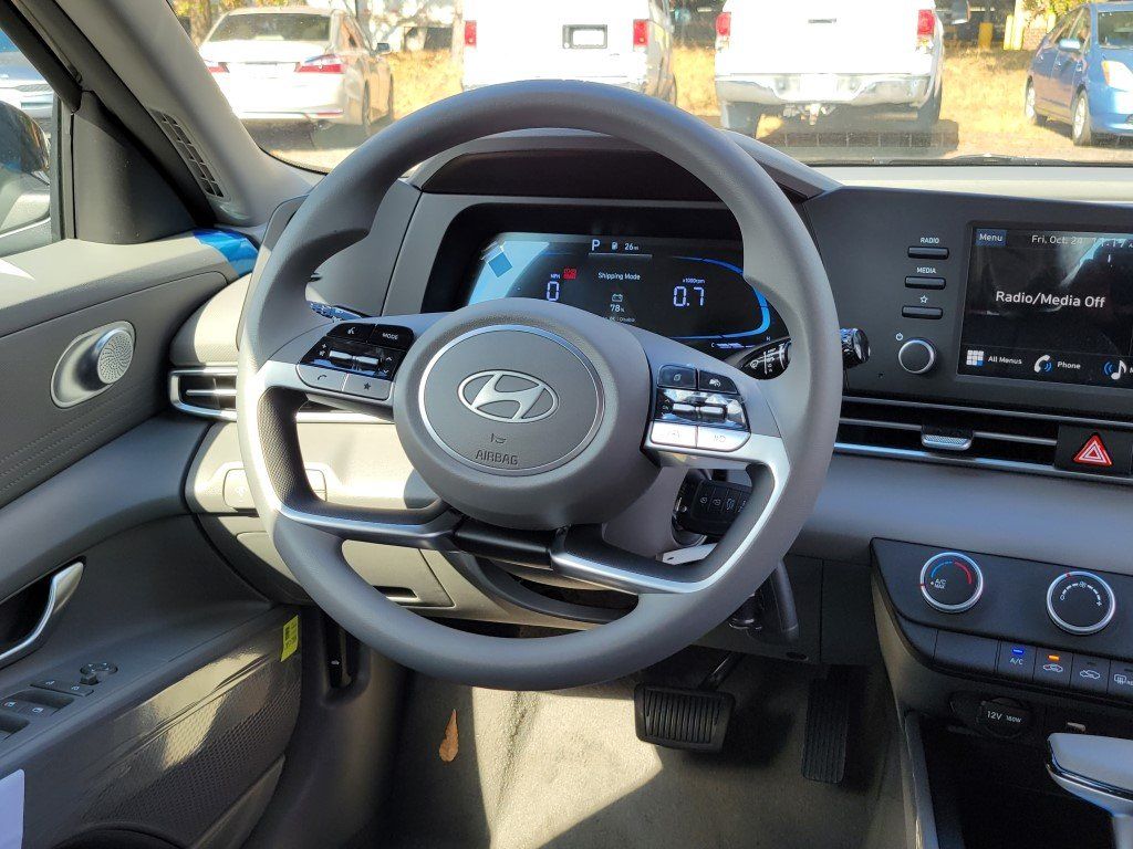2026 Hyundai Elantra SE Image 12 of 35
