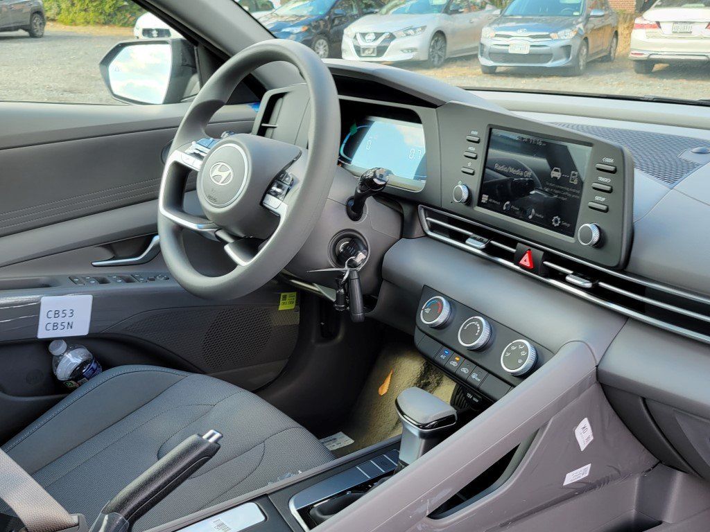 2026 Hyundai Elantra SE Image 11 of 35