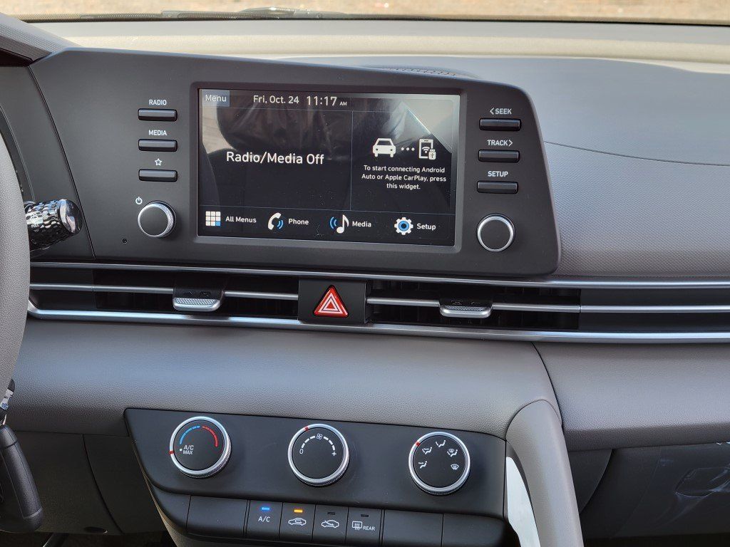 2026 Hyundai Elantra SE Image 18 of 35