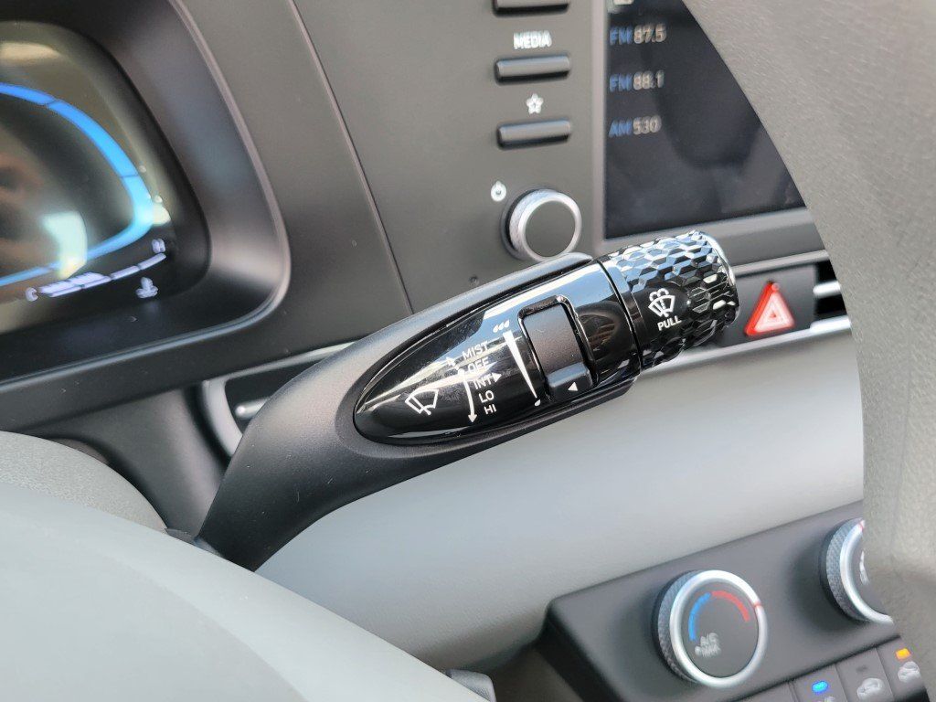 2026 Hyundai Elantra SE Image 25 of 35