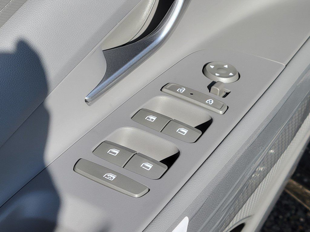 2026 Hyundai Elantra SE Image 24 of 35