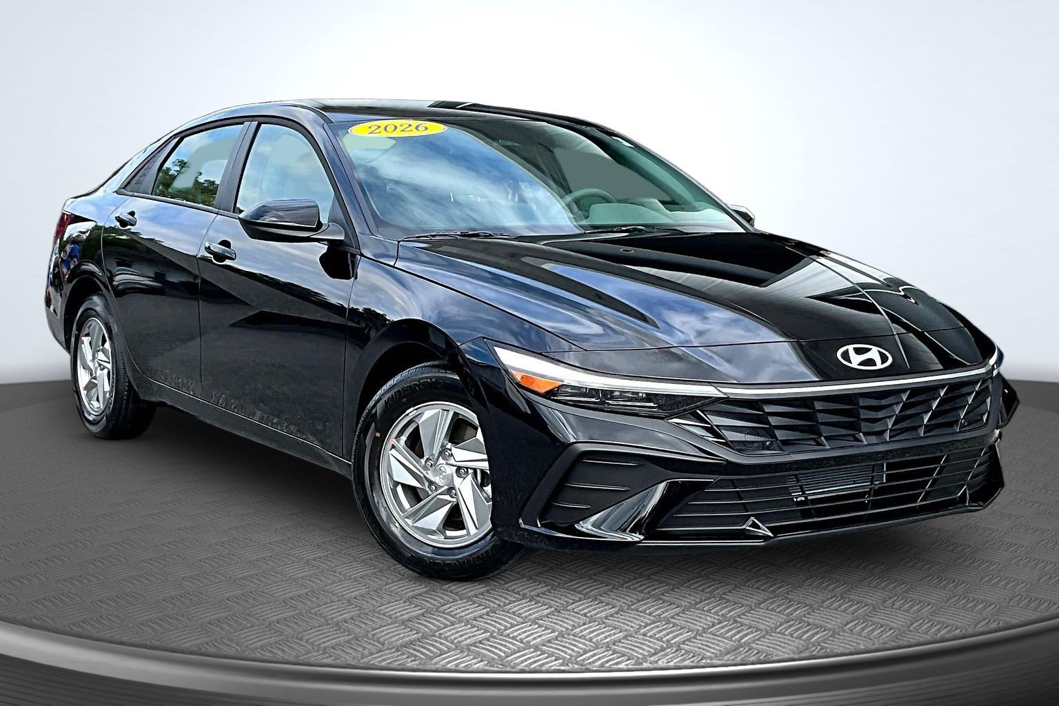 2026 Hyundai Elantra SE Image 2 of 28