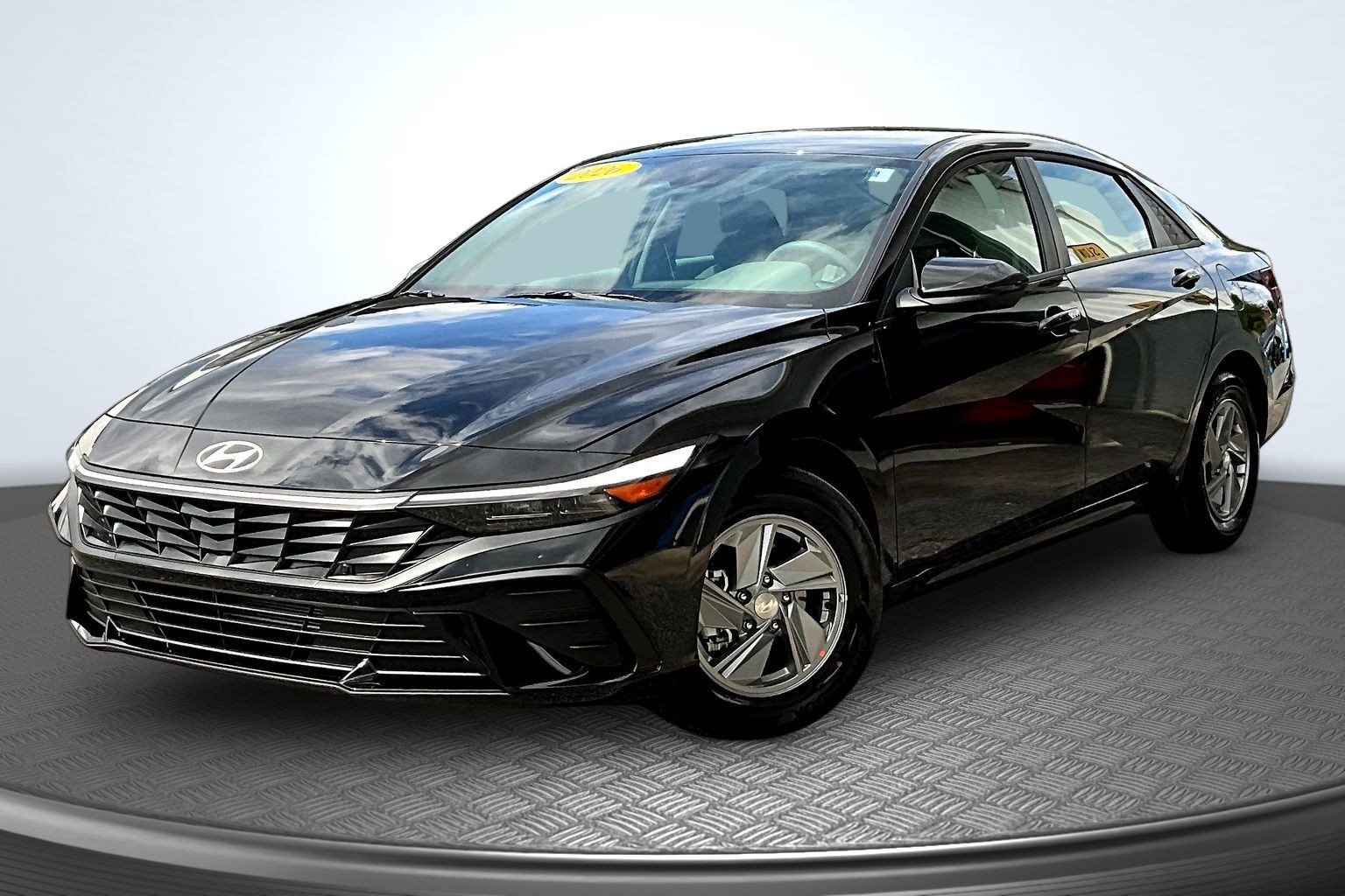 2026 Hyundai Elantra SE Image 1 of 28