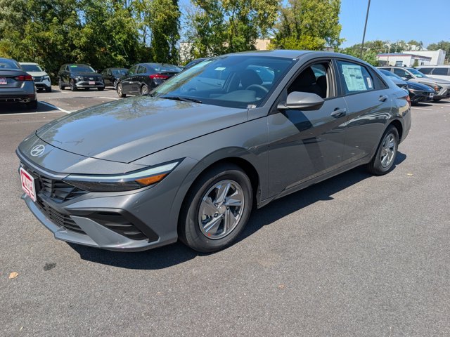 2026 Hyundai Elantra SE Image 1 of 23