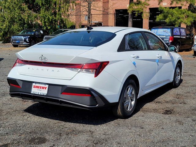 2026 Hyundai Elantra SE Image 3 of 42