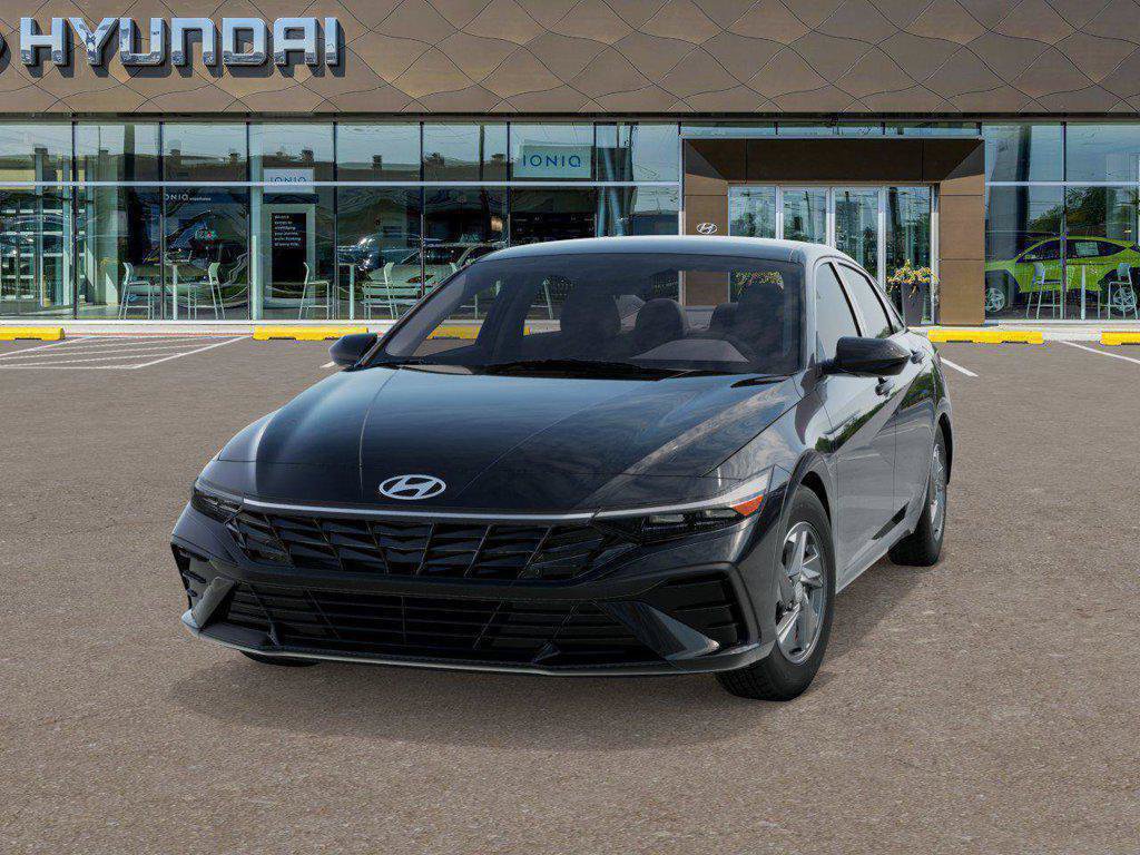 2026 Hyundai Elantra SE Image 2 of 17