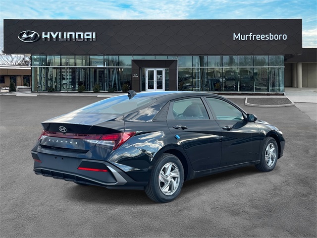 2026 Hyundai Elantra SE Image 5 of 24