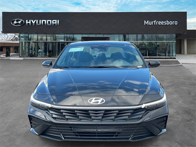2026 Hyundai Elantra SE Image 2 of 24