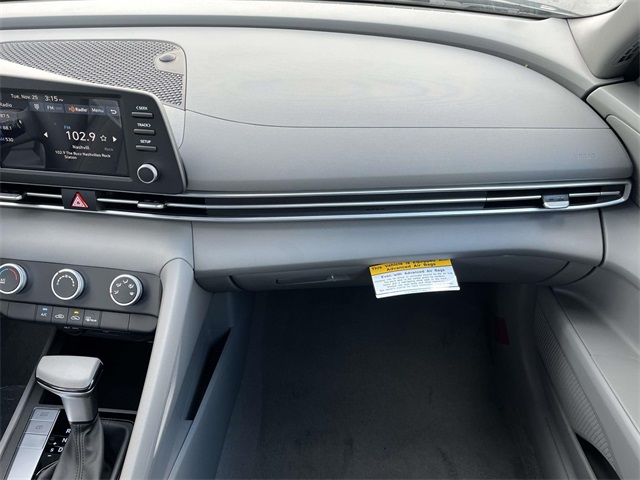 2026 Hyundai Elantra SE Image 13 of 24