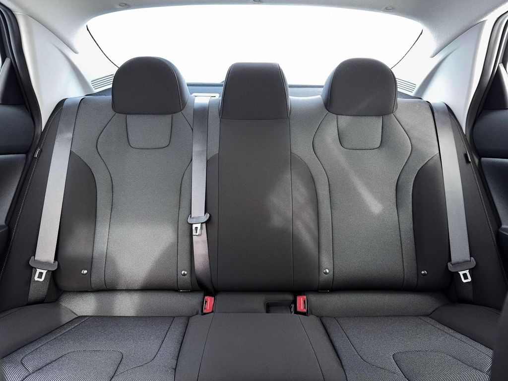 2026 Hyundai Elantra SE Image 13 of 22