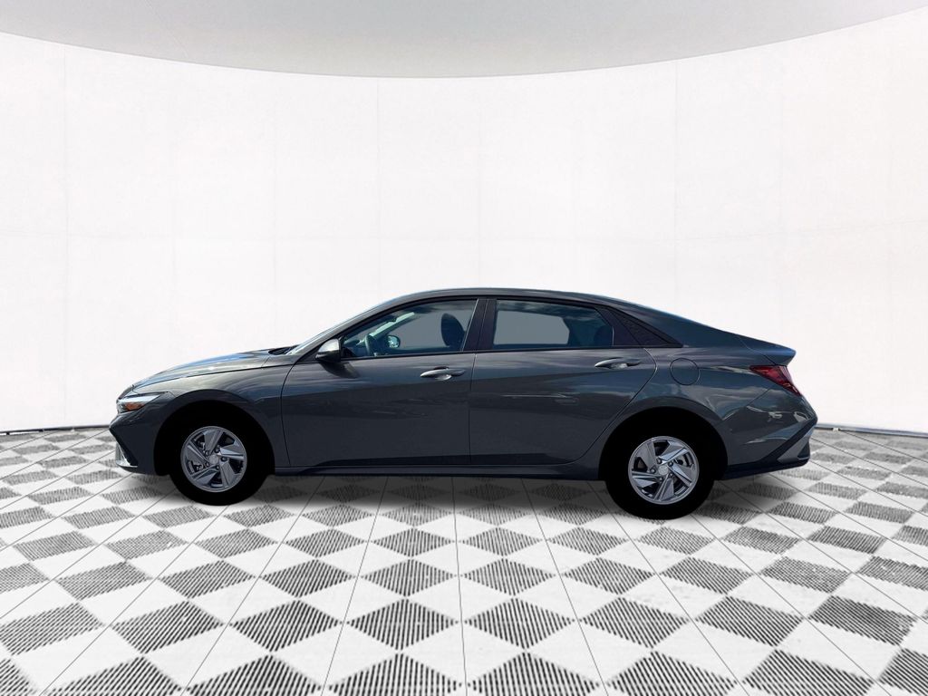 2026 Hyundai Elantra SE Image 12 of 22